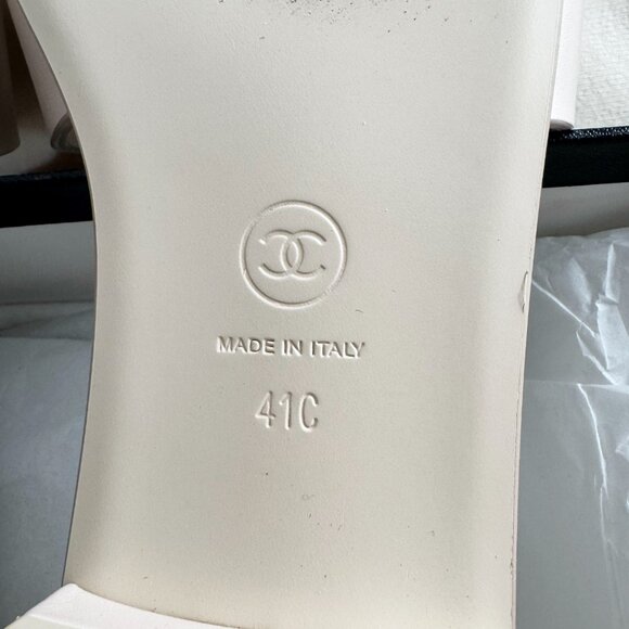 Chanel Flat Logo Slides in Blush/White, size 41C - Picture 4 of 7